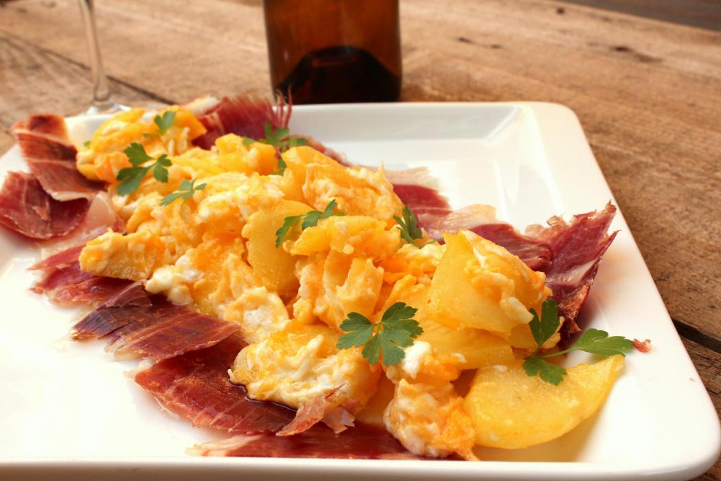 Revuelto-de-patatas-con-jamón